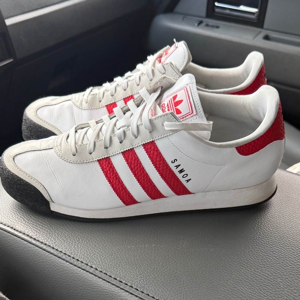 Very FRESH Adidas Samoa White and Red Sneakers